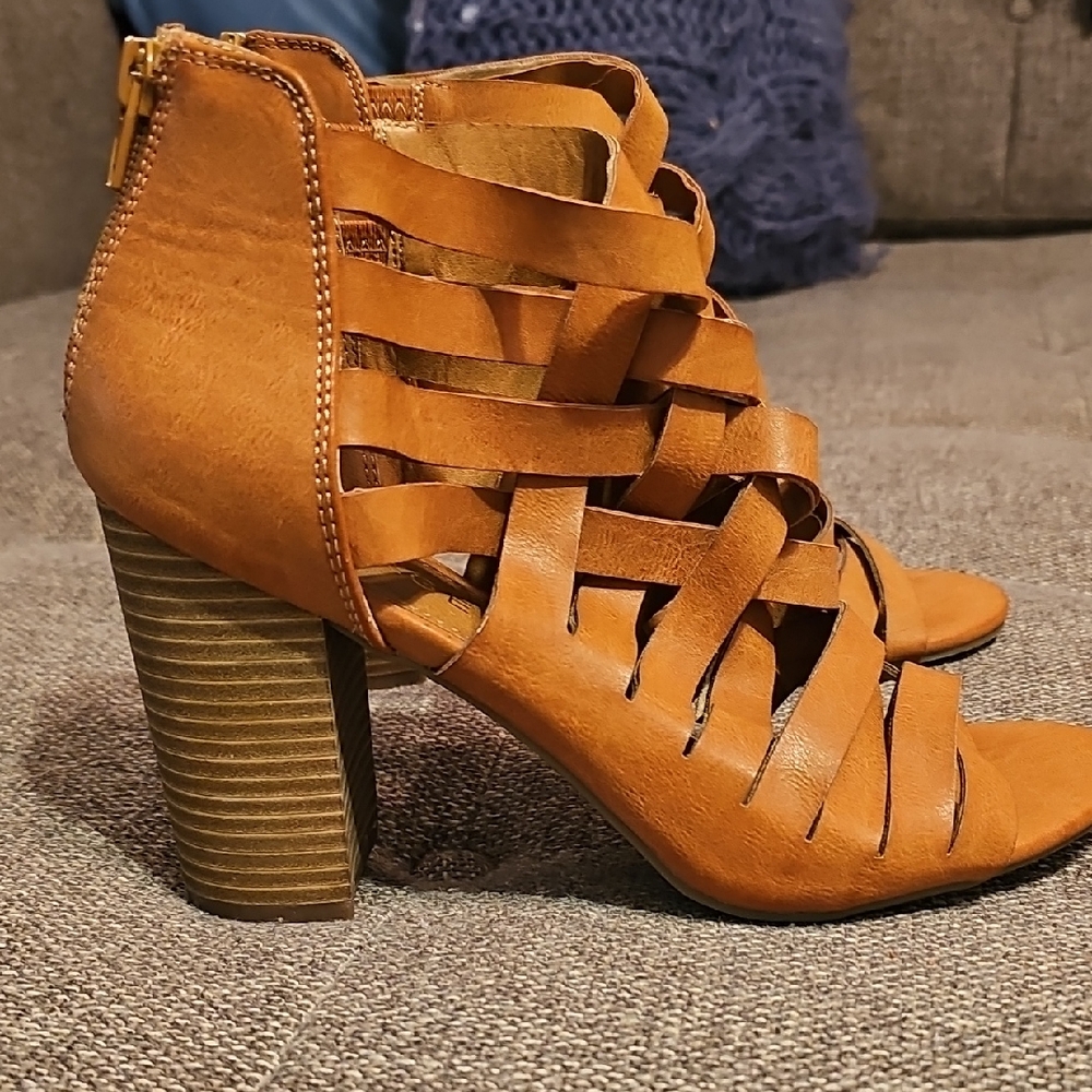 Rampage Women's Tan Strappy Heeled Sandals Sz 9